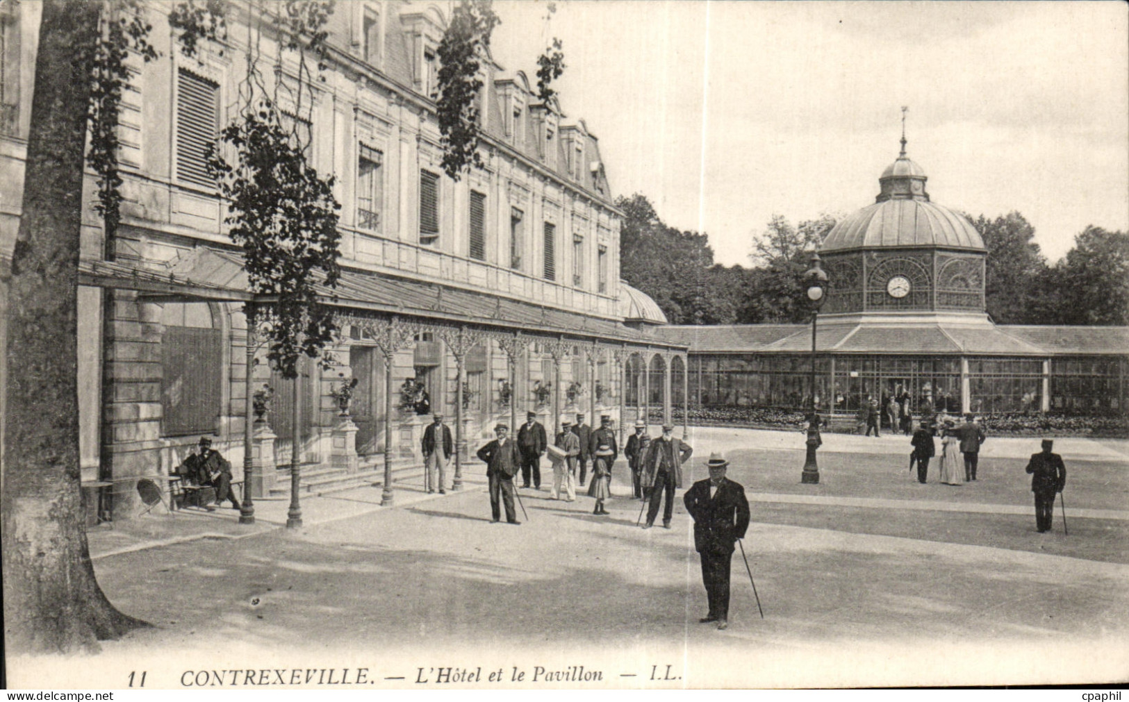 CPA Contrexeville L Hotel et le Pavillon