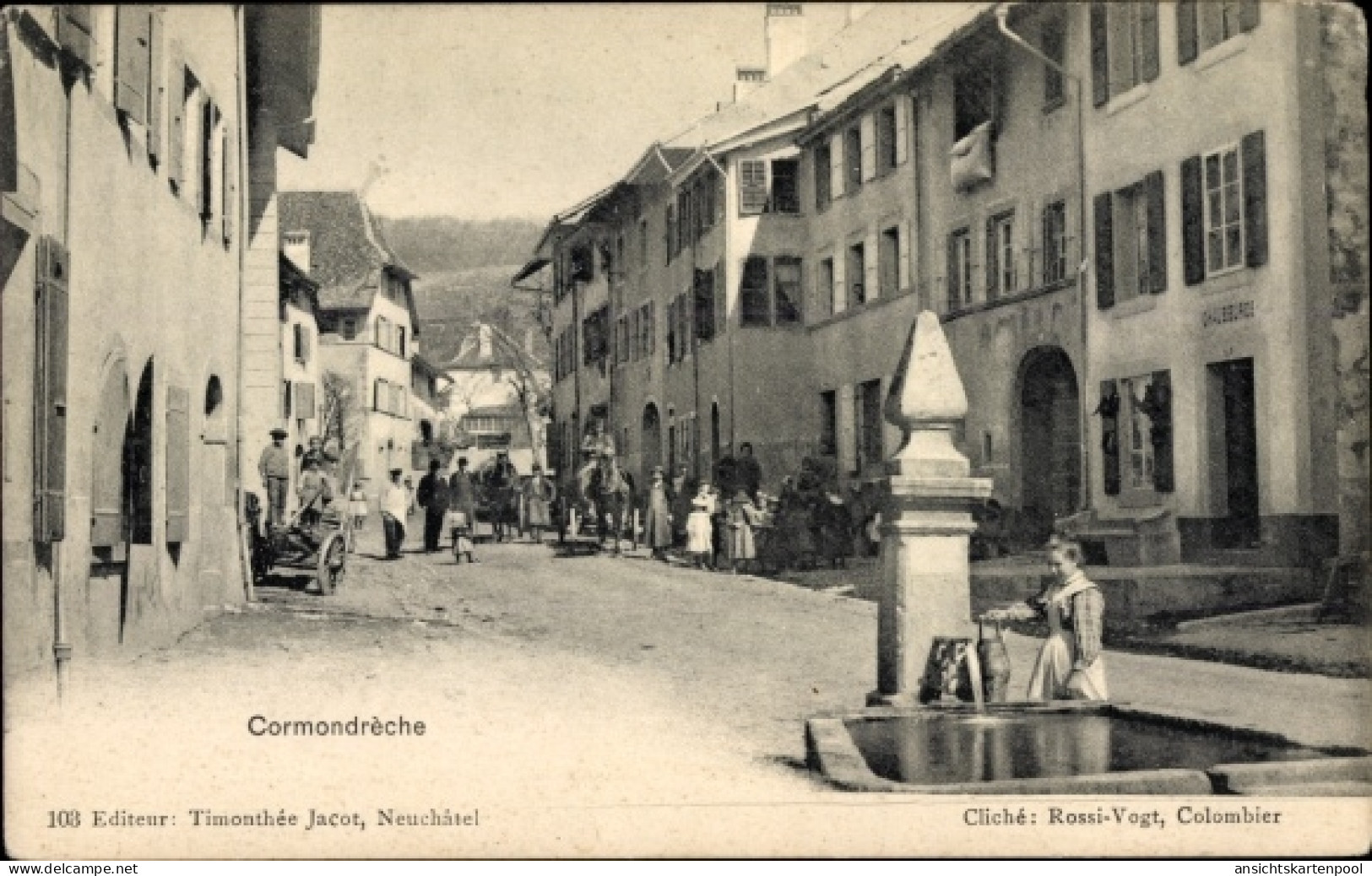 CPA Cormondrèche Kanton Neuenburg, Straßenpartie, Brunnen, Wasserträgererin