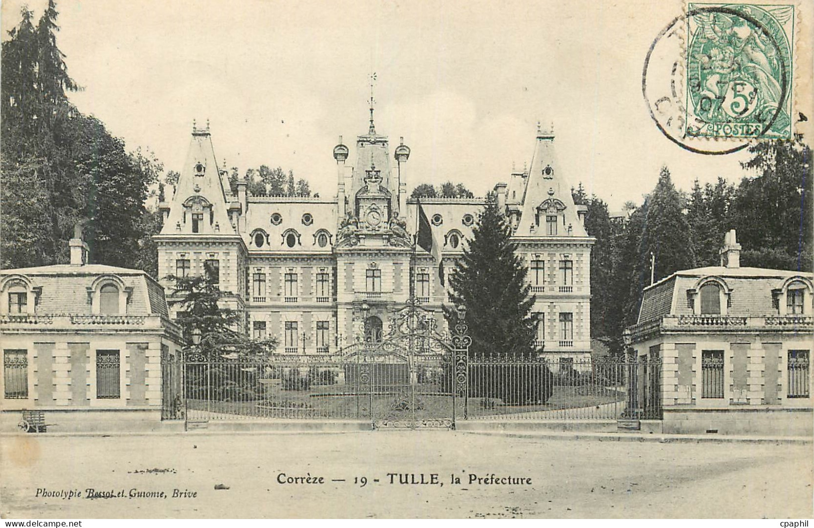 CPA Correze Tulle La Prefecture