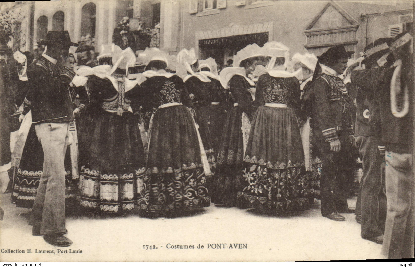 CPA Costumes de Pont Aven Folklore