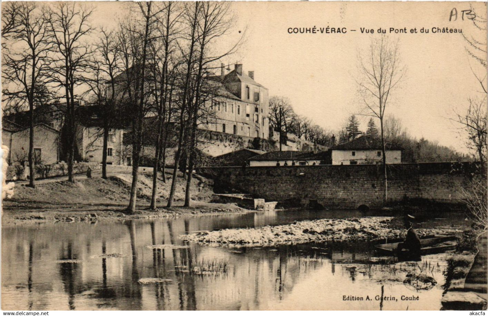 CPA COUHE-VERAC - Vue du Pont et du Chateau (365611)