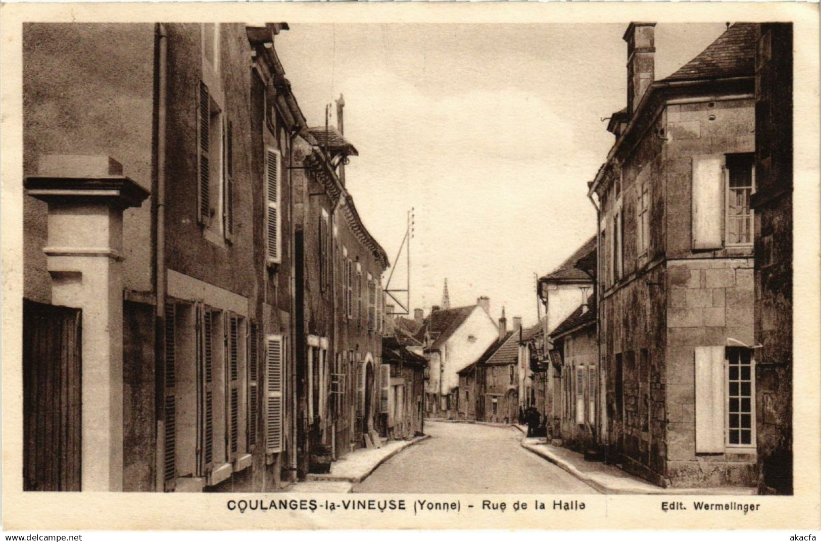 CPA COULANGES-la-VINEUSE - Rue de la Halle (108395)