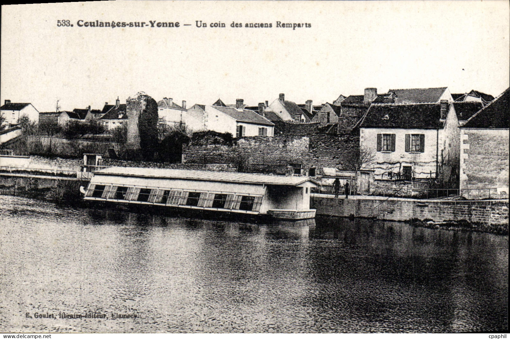 CPA Coulanges Sur Yonne Un Coin Des Anciens Remparts