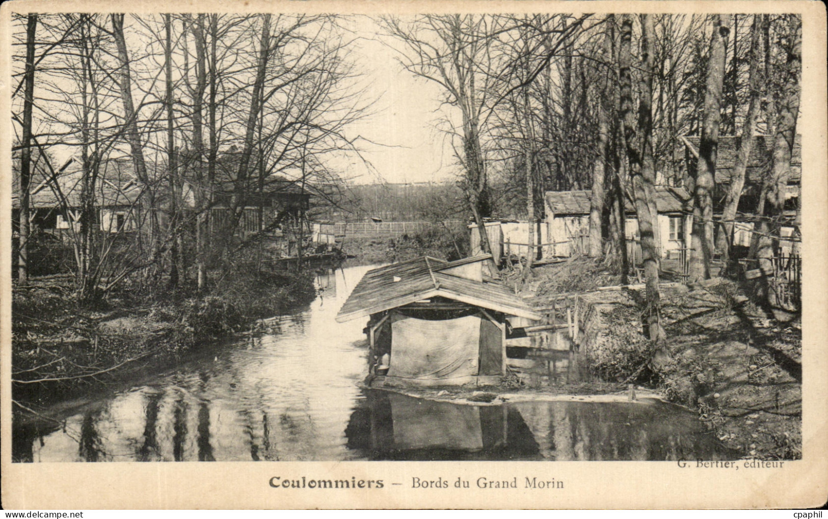 CPA Coulommiers Bords du Grand Moulin Lavoir