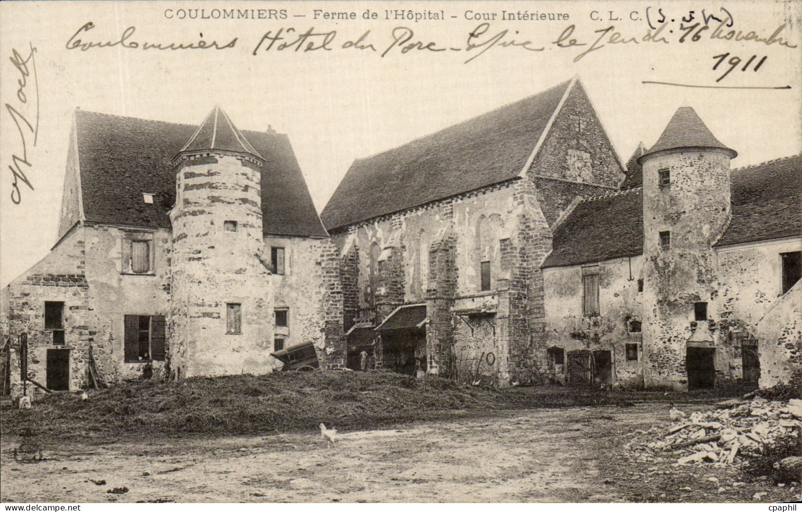 CPA Coulommiers Ferme de l'Hopital Cour Interieure