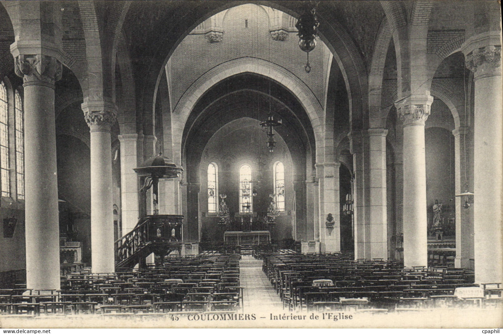 CPA Coulommiers Interieur de l'Eglise