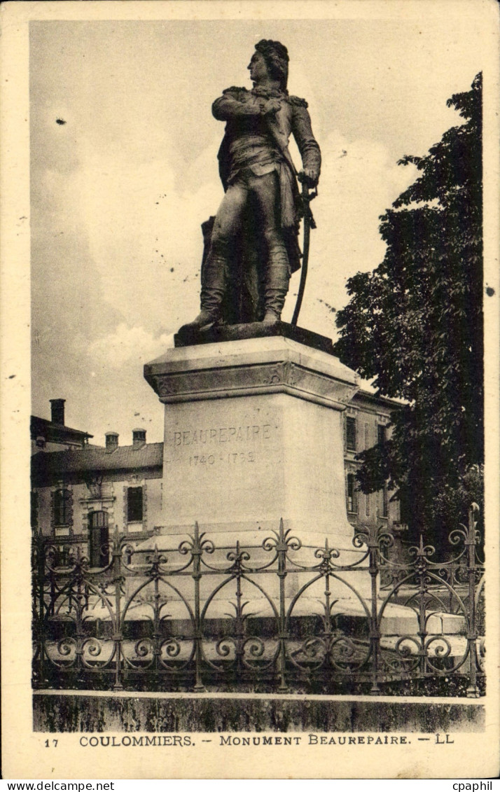 CPA Coulommiers Monument Beaurepaire