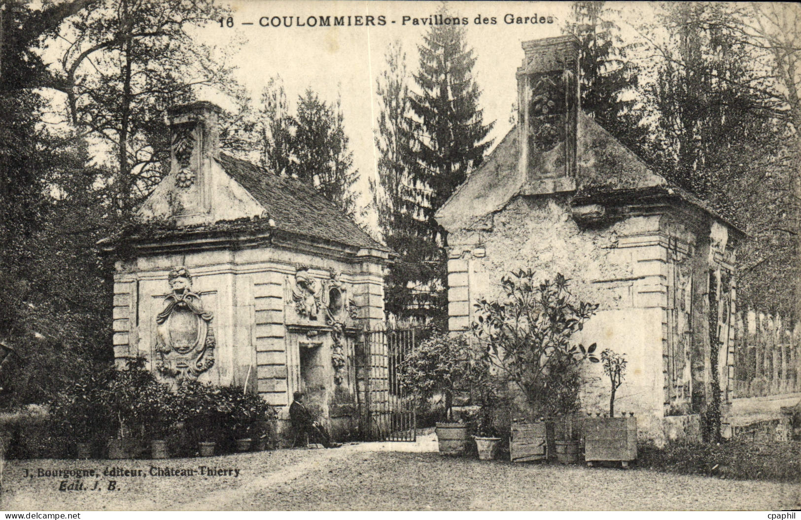 CPA Coulommiers Pavillons Des Gardes