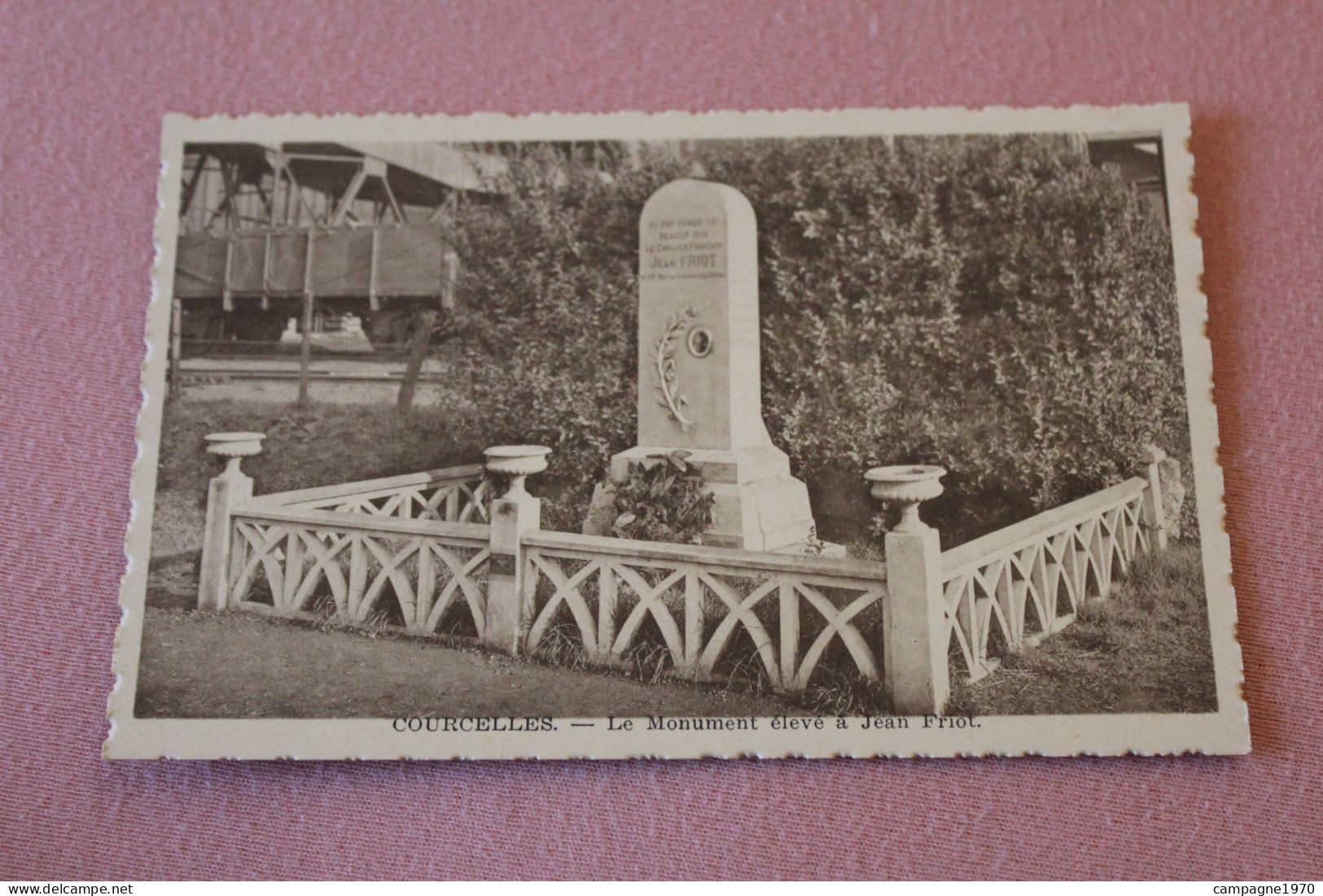 CPA - COURCELLES - LE MONUMENT ELEVE A JEAN FRIOT