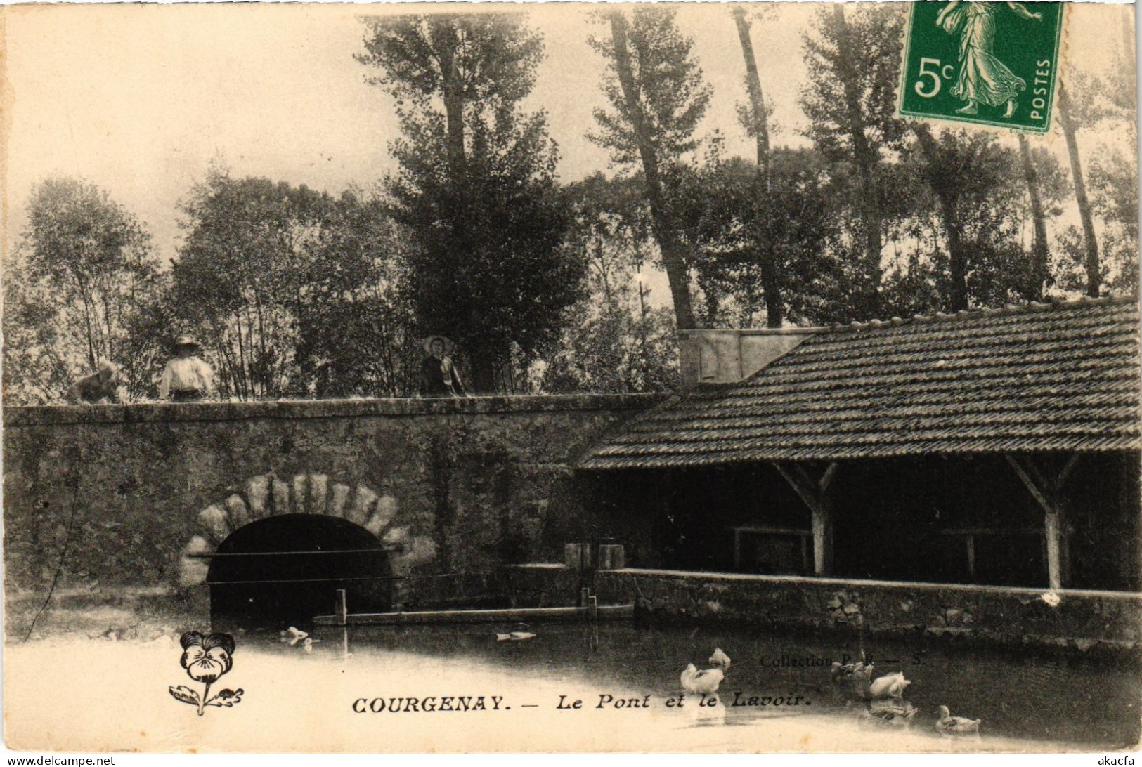 CPA Courgenay Le Pont et le Lavoir FRANCE (1451516)