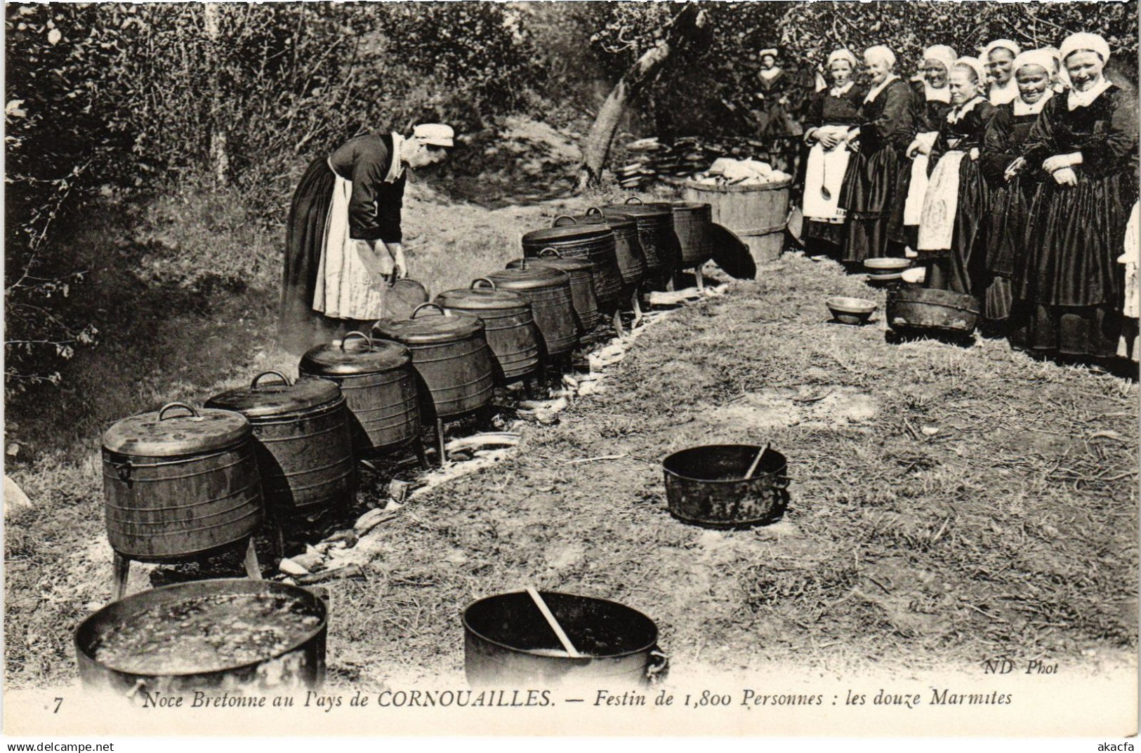 CPA Cournouailles Festine 1800 Personnes Les Douze Marmites Folklore (1392682)