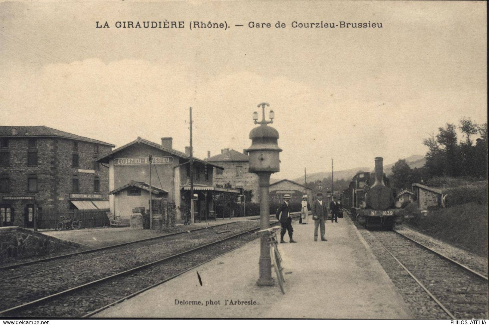 CPA CP Carte postale ancienne Rhône La Giraudière Gare de Courzieu Brussieu Delorme phot L'Abresle Train Locomotive