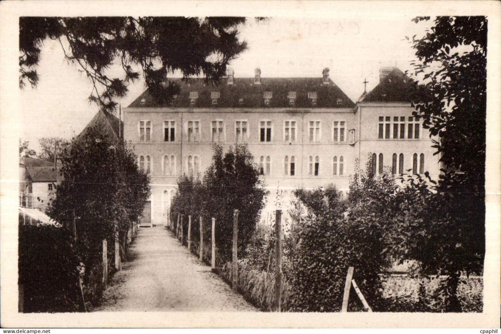 CPA Craon Monastere des Benedictines du Saint Sacrement Facade Sud