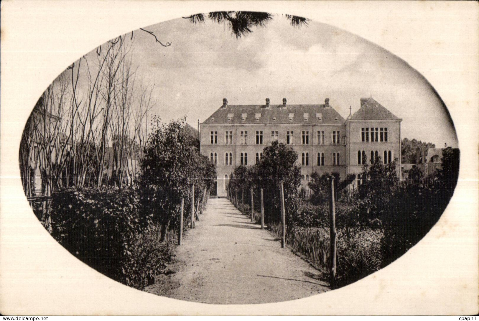 CPA Craon Monastere des Benedictines du Saint Sacrement Le Jardin