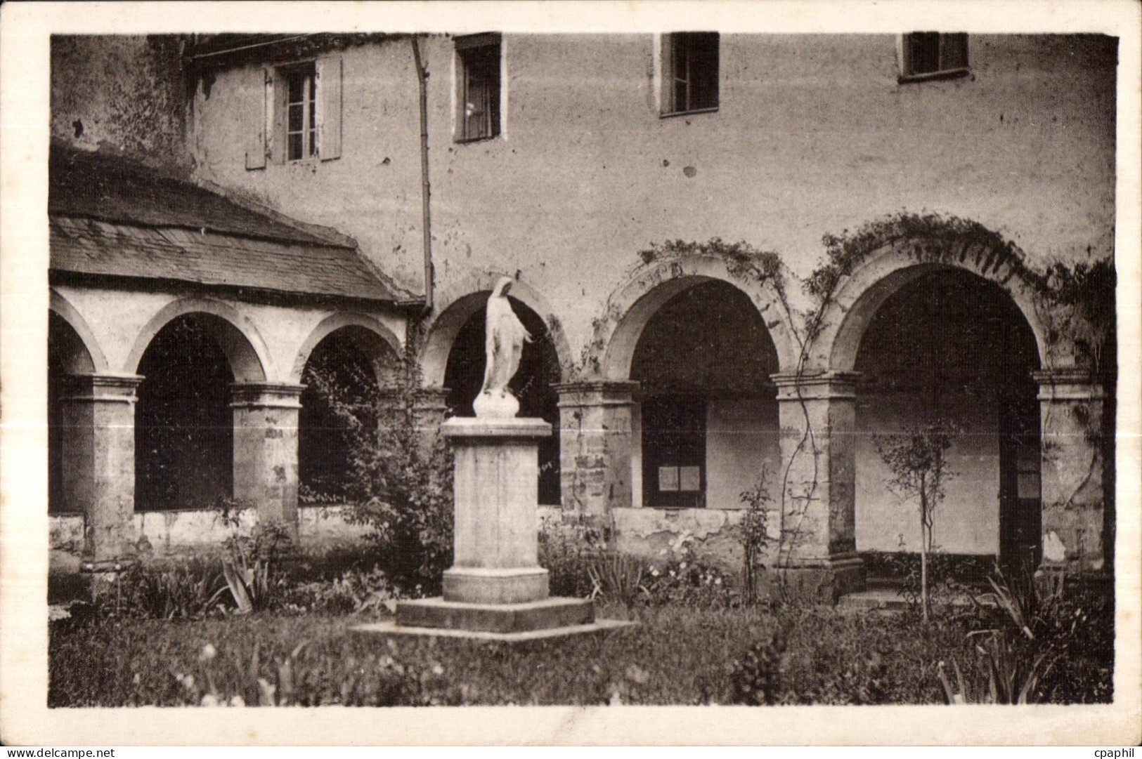 CPA Craon Monastere des Benedictines du Saint Sacrement Le Vieux Cloire dominicain