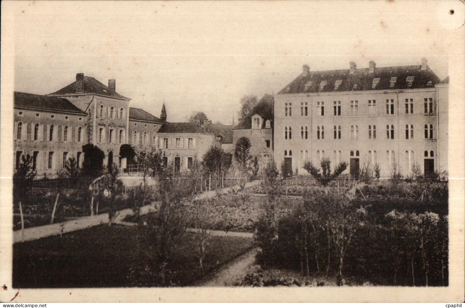 CPA Craon Monastere des Benedictions du Saint Sacrement Facade Sud et Noviciat