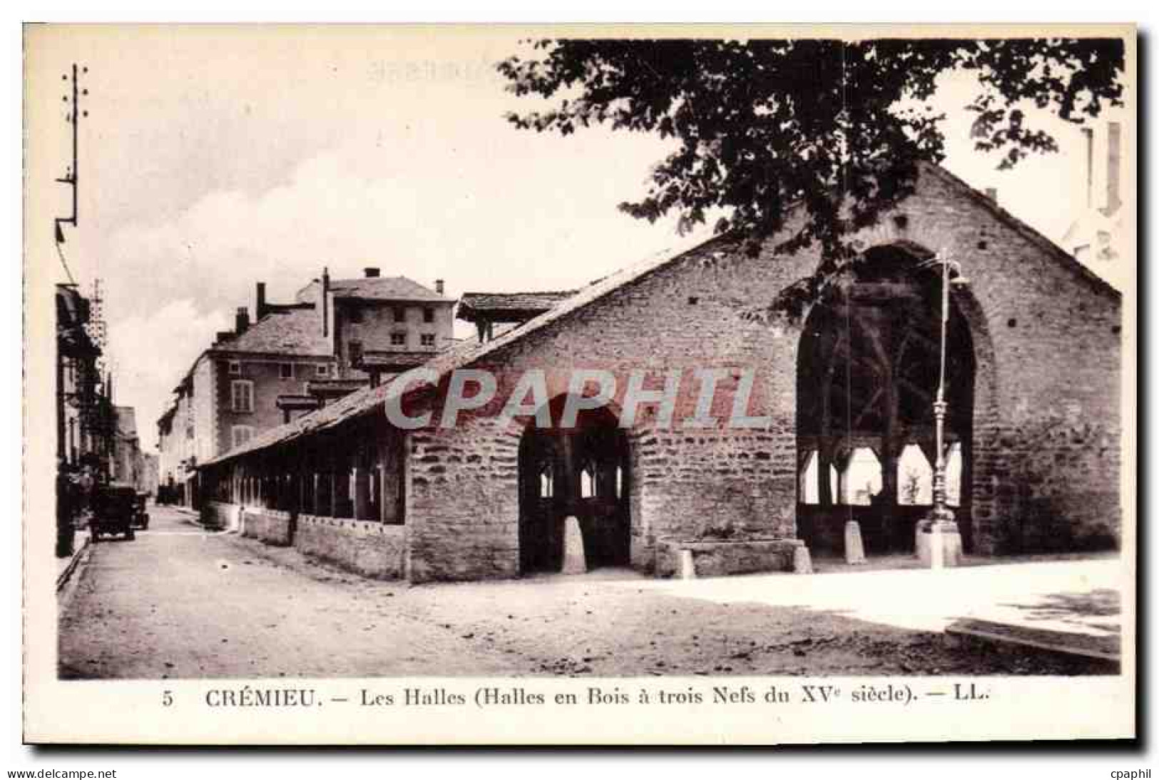 CPA Cremieu Les Halles en bois a trois nefs