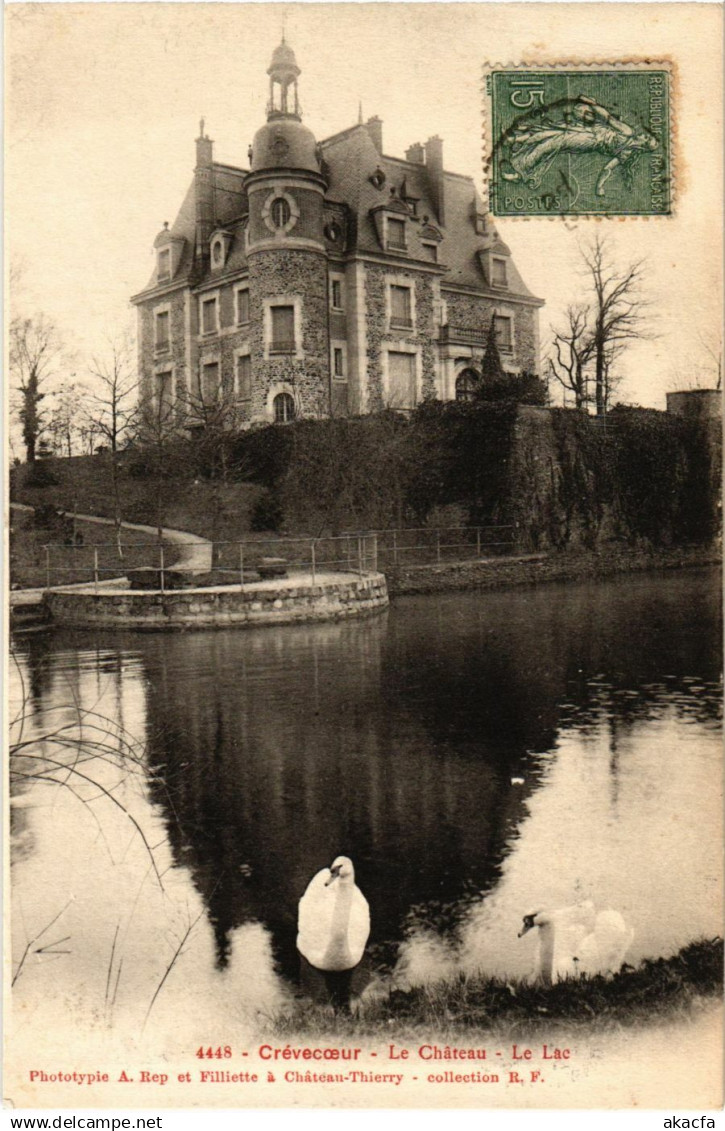 CPA Crevecoeur-le-Grand - Le Chateau - Le Lac (1032722)
