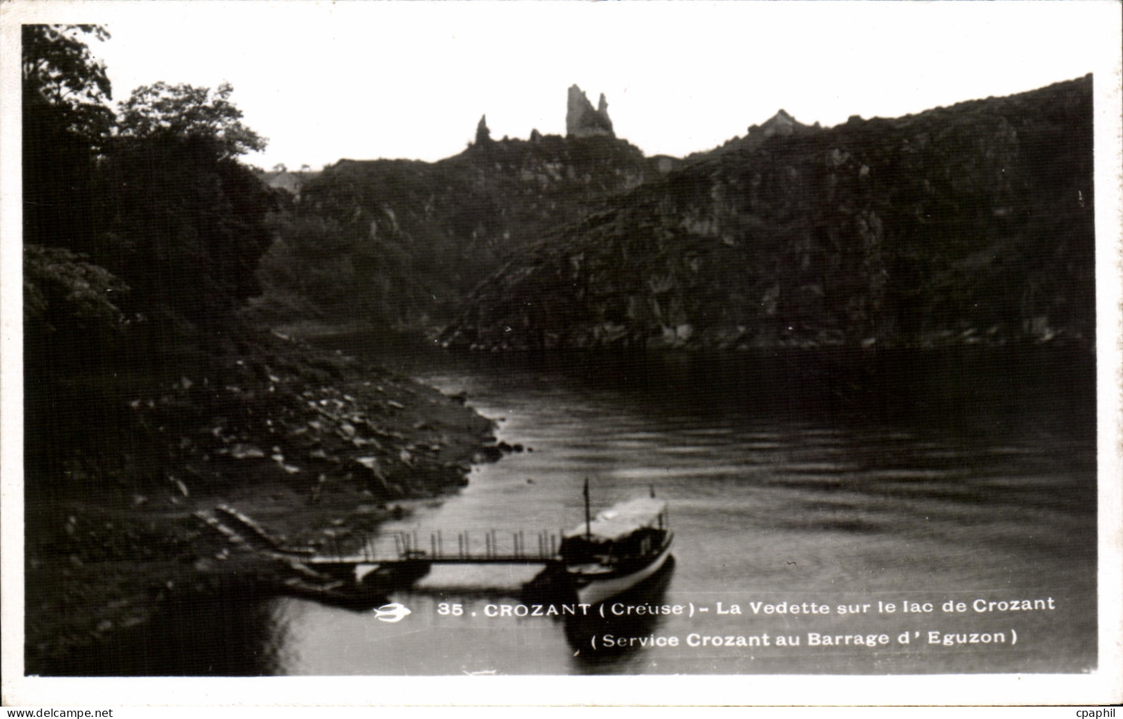 CPA Crozant Creuse La vedette sur le lac de Crozant service Crozant au barrage d Eguzon