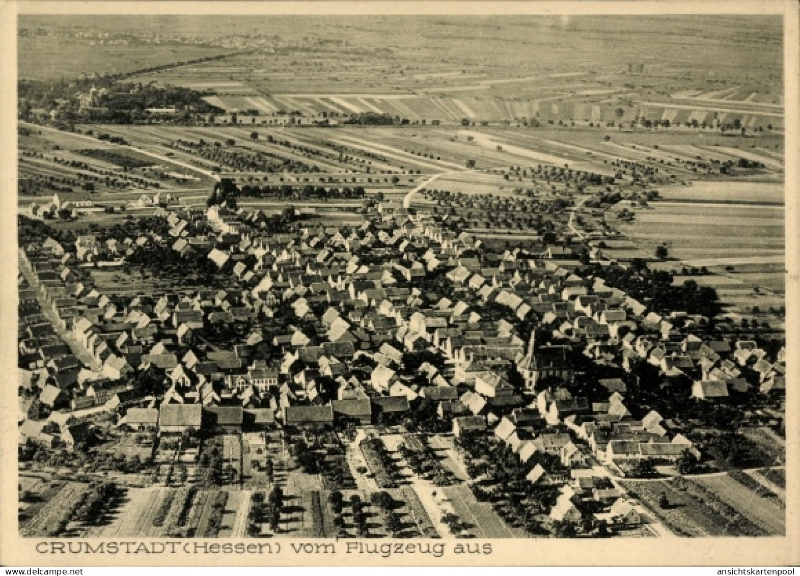 CPA Crumstadt Riedstadt Hessen, Luftaufnahme von Hessen, viele Häuser, Felder, Bäume