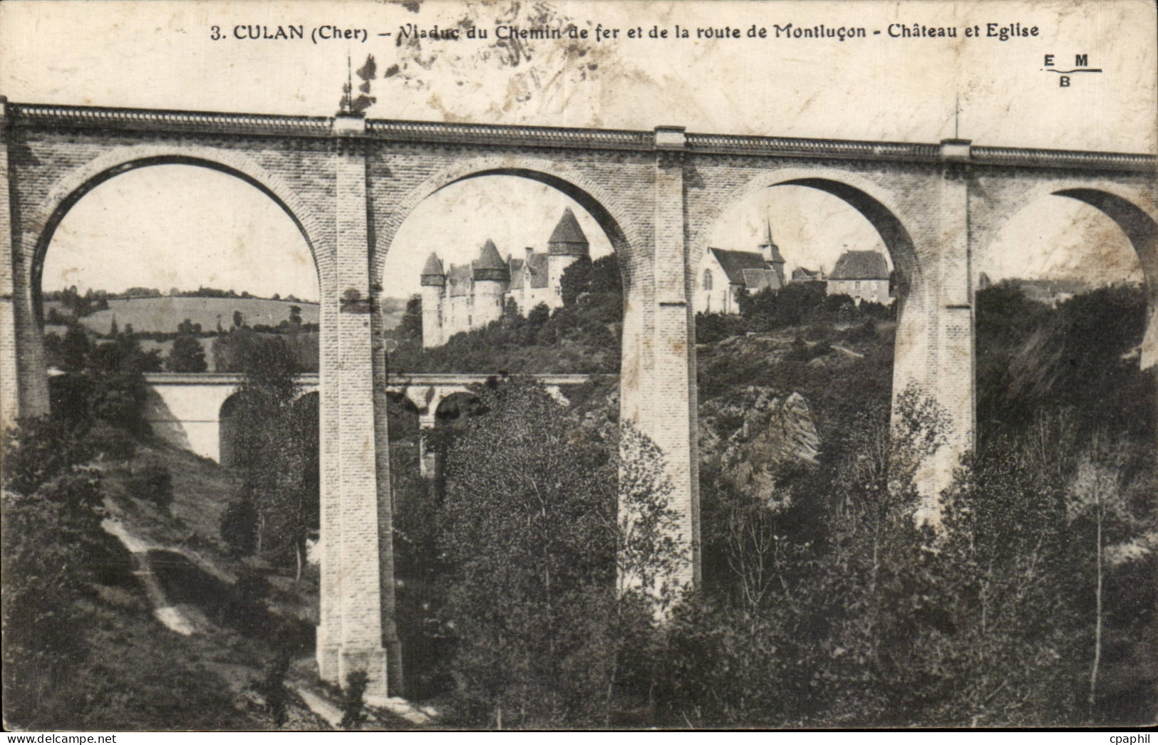 CPA Culan Chemin de fer et de la route de Montlucon Chateau et eglise