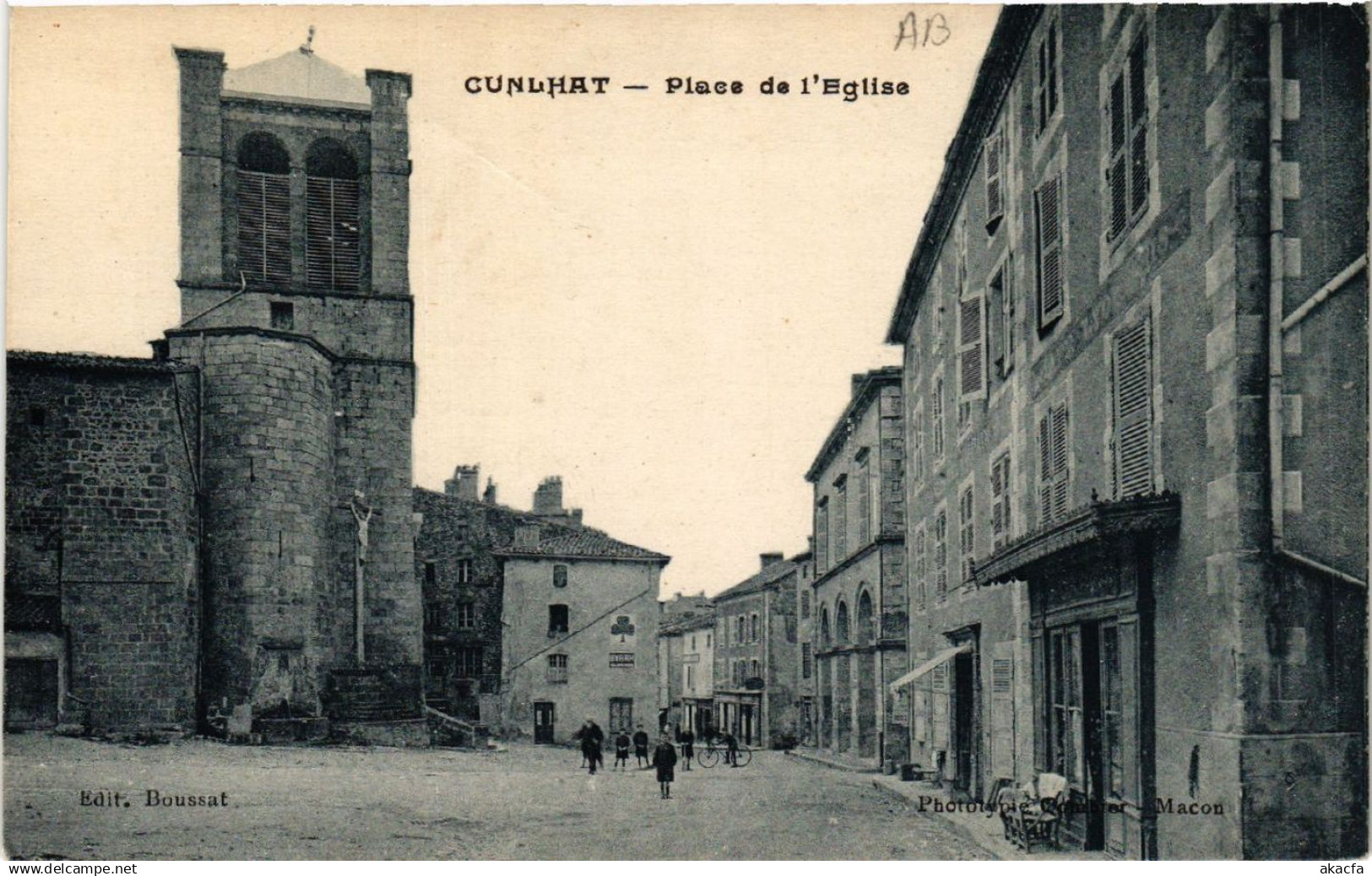 CPA CUNLHAT Place de l'Église (409926)