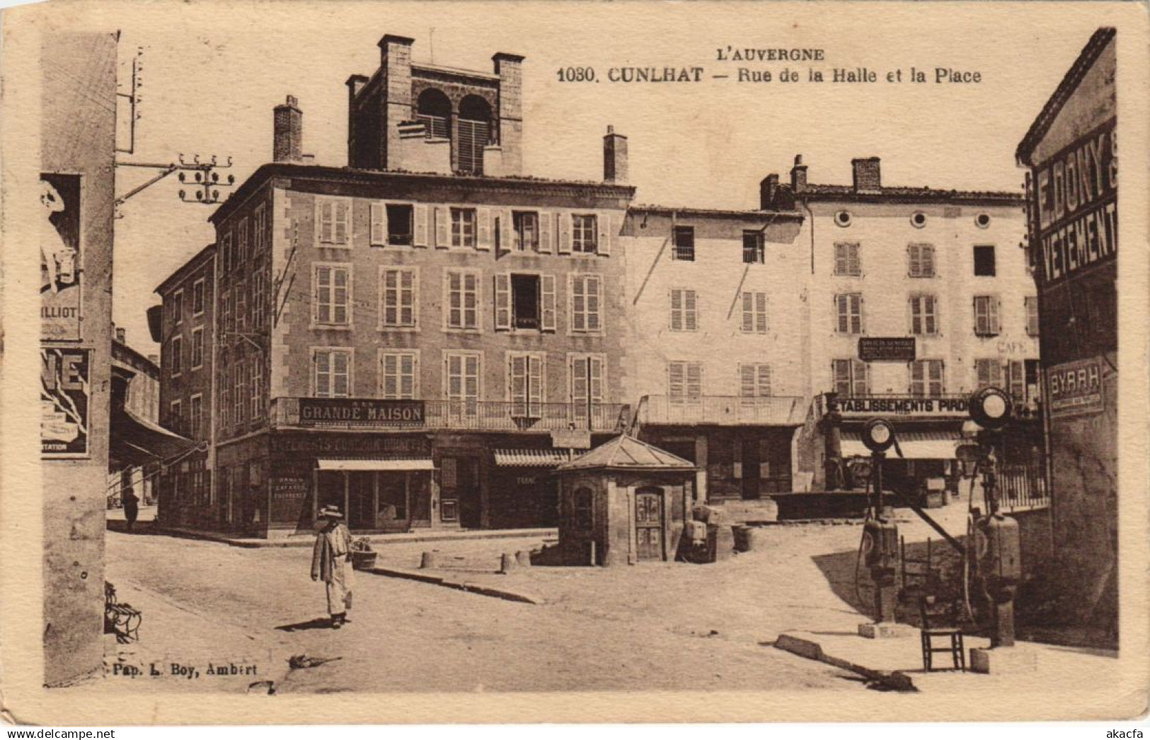 CPA CUNLHAT Rue de la halle et la place (999705)
