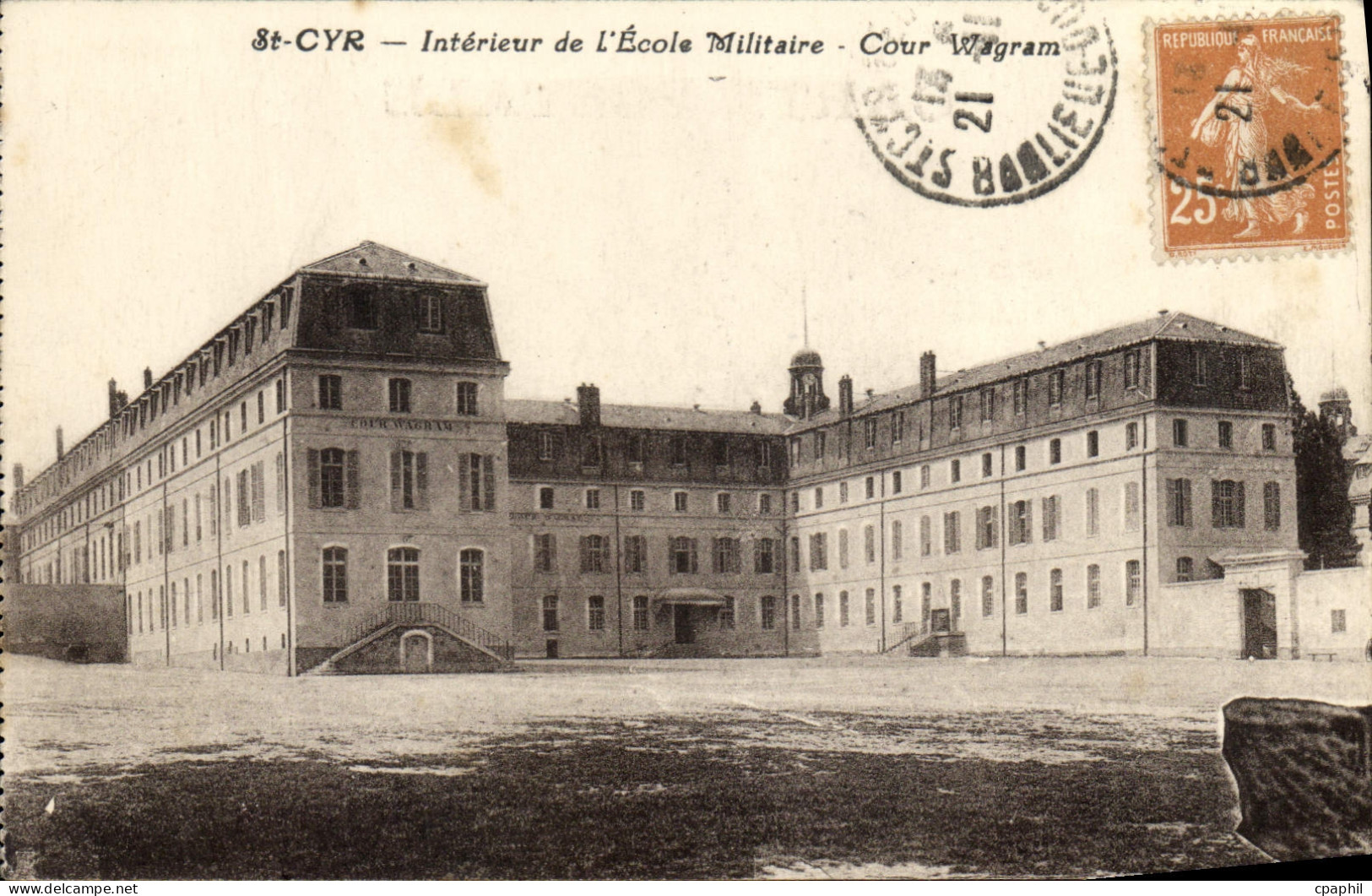 CPA Cyr Interieur de l'Ecole Militaire Cour Wagram