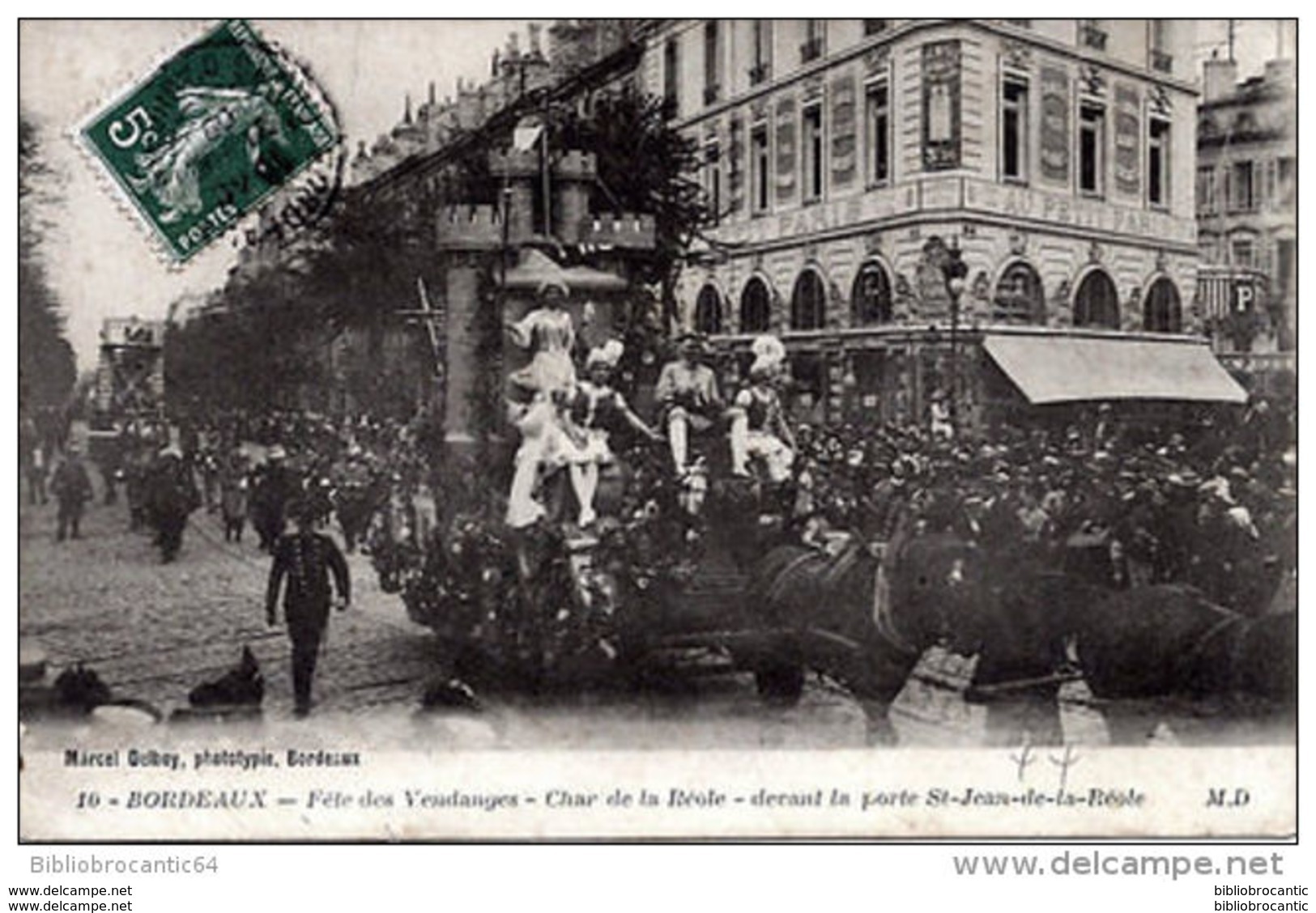 Cpa D33 BORDEAUX < FETES DES VENDANGES - CHAR DE LA REOLE DEVANT LA PORTE St.JEAN.
