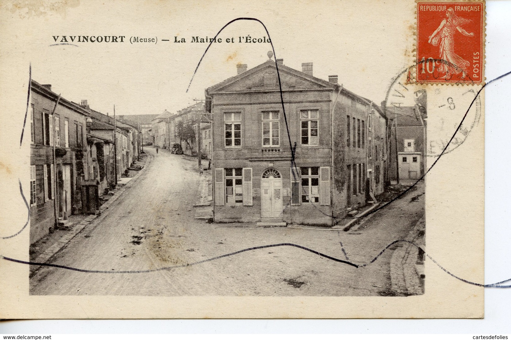 CPA .D55. VAVINCOURT . LA MAIRIE ET L' ECOLE .
