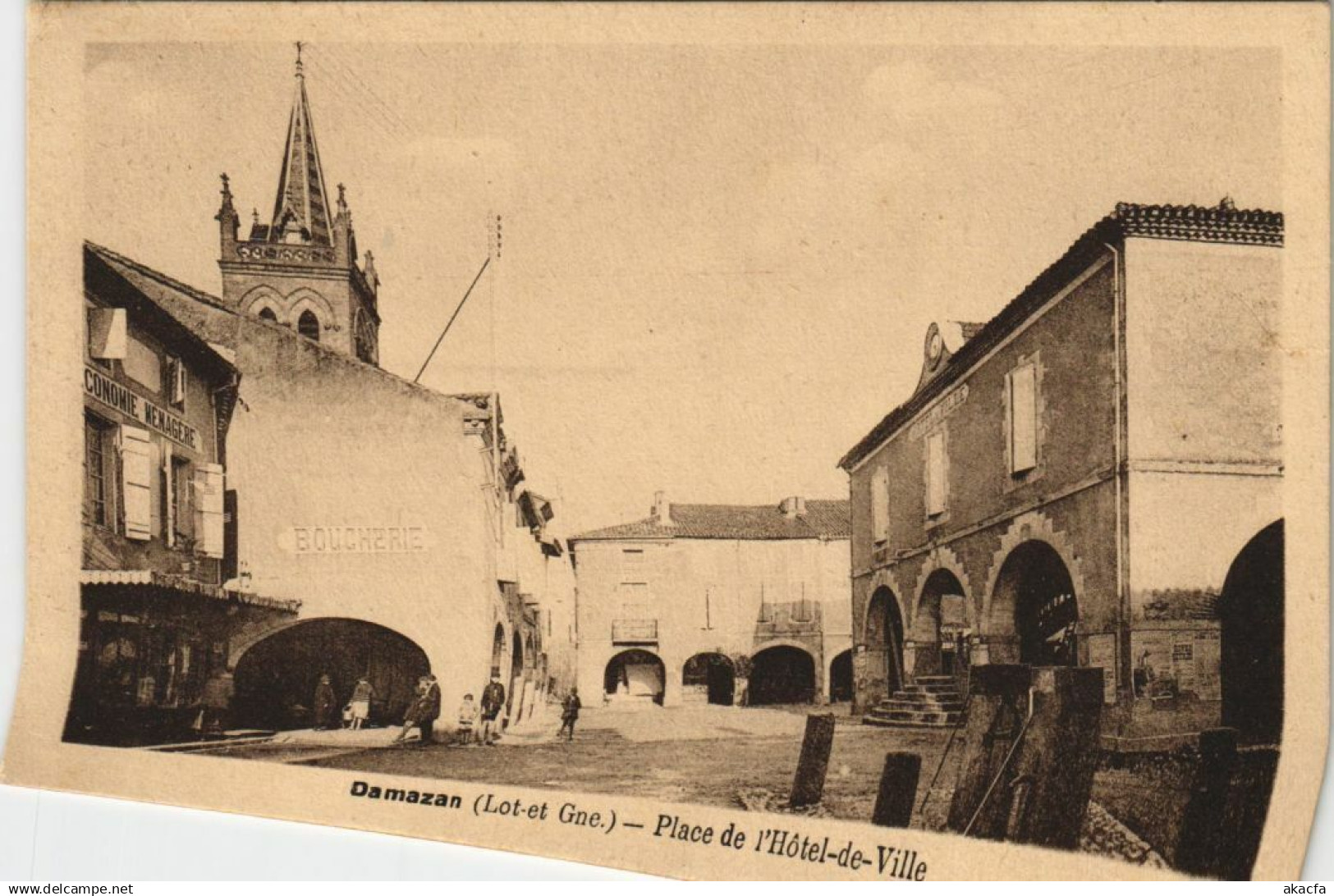 CPA Damazan Place de l'Hotel de Ville FRANCE (1172186)