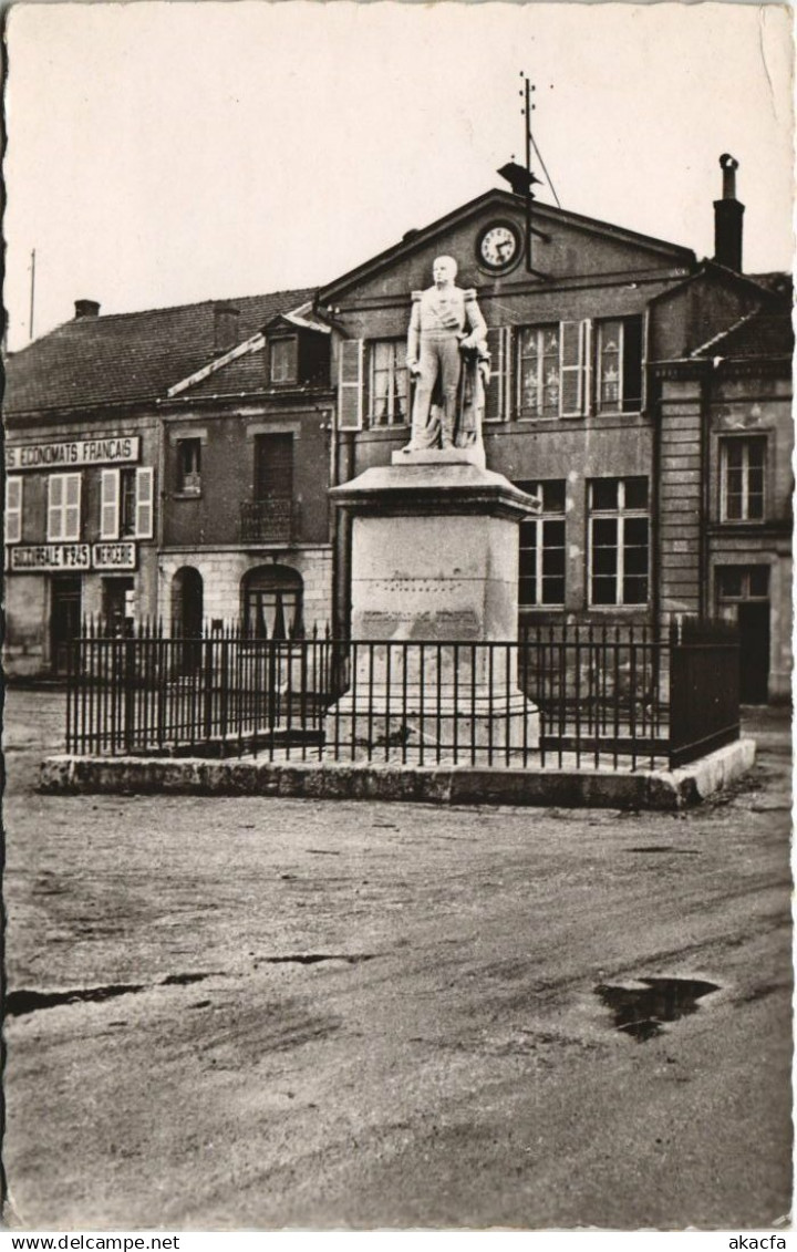 CPA DAMVILLERS - Statue du marechal gerard (119398)