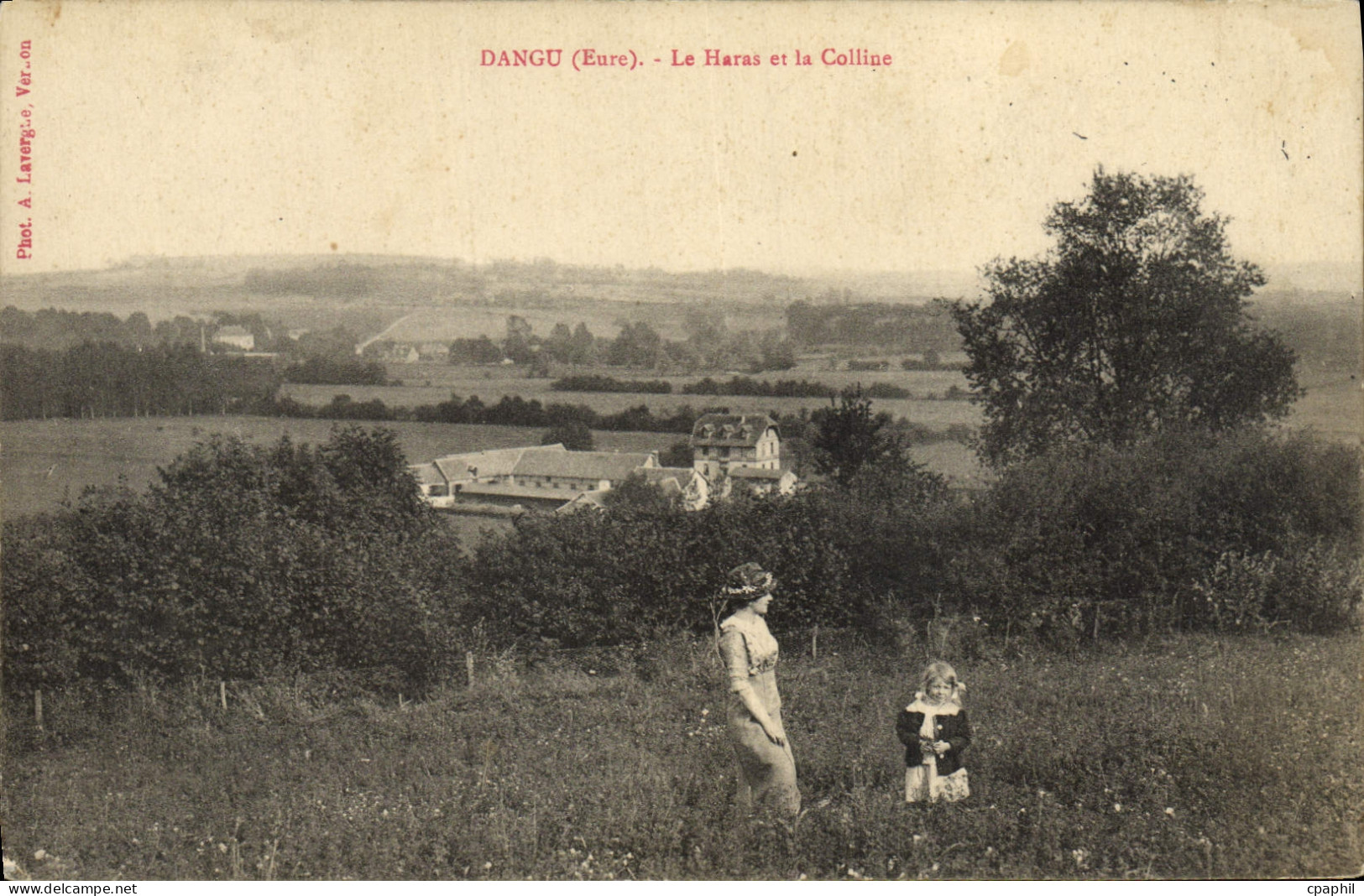CPA Dangu Le Haras Et La Colline Femme Enfant Chevaux
