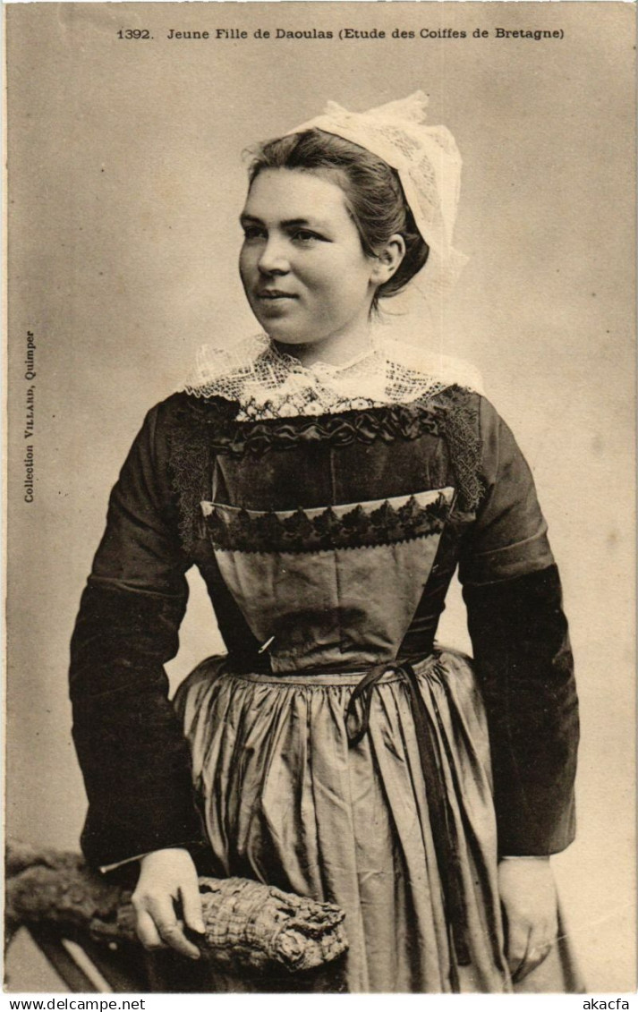 CPA Daoulas - Jeune Fille de Daoulas - Etude des Coiffes de Bretagne (1033087)