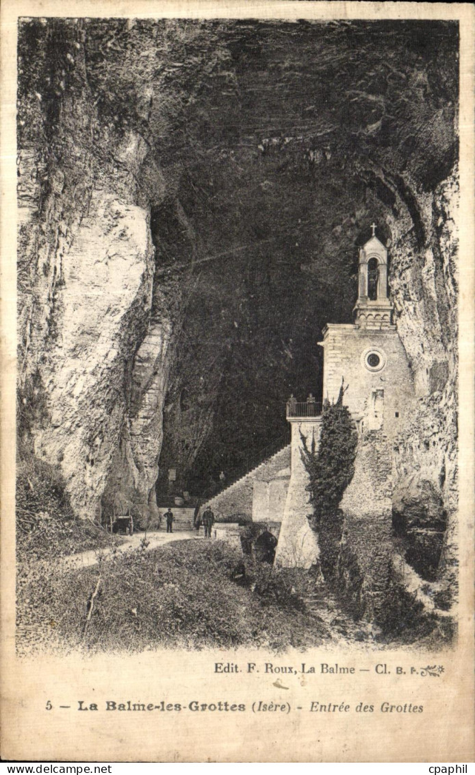 CPA Dauphine La Balme les Grottes Entree des grottes