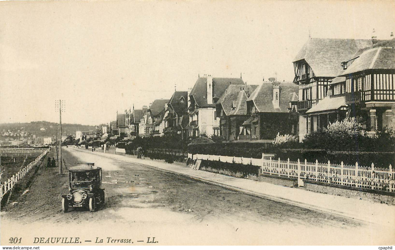 CPA Deauville La Plage Fleurie