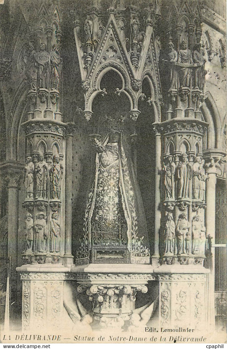 CPA Delivrande Statue de Notre Dame de la Delivrande