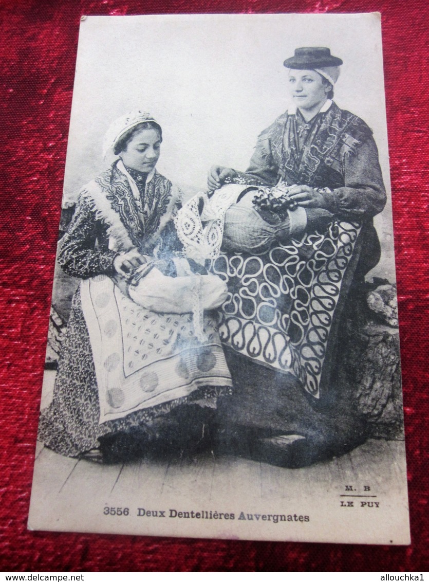 CPA DEUX DENTELLIÈRES AUVERGNATES France  Régions  Auvergne Carte Postale Europe