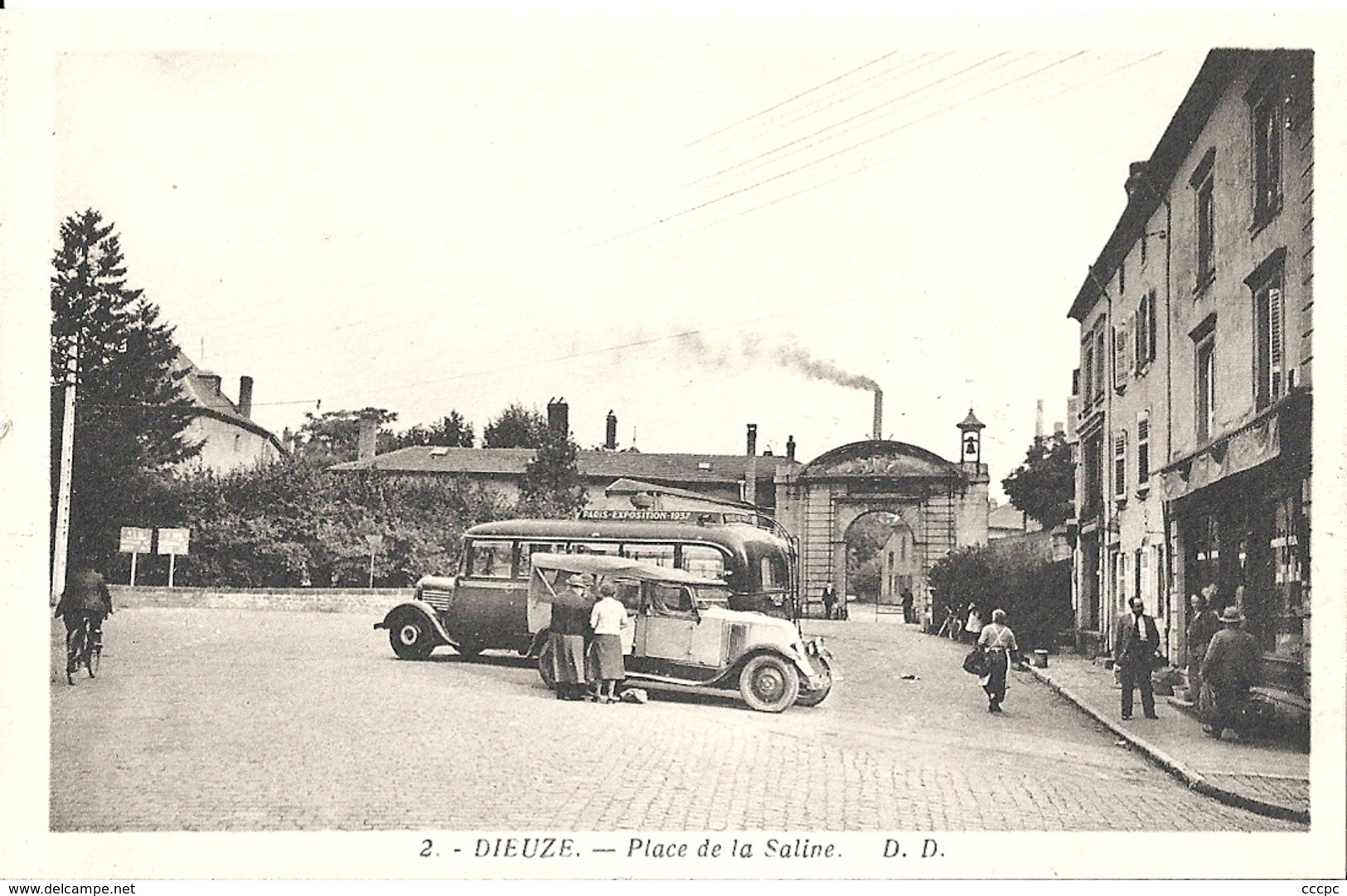 CPA Dieuze Place de la Saline Véhicules anciens