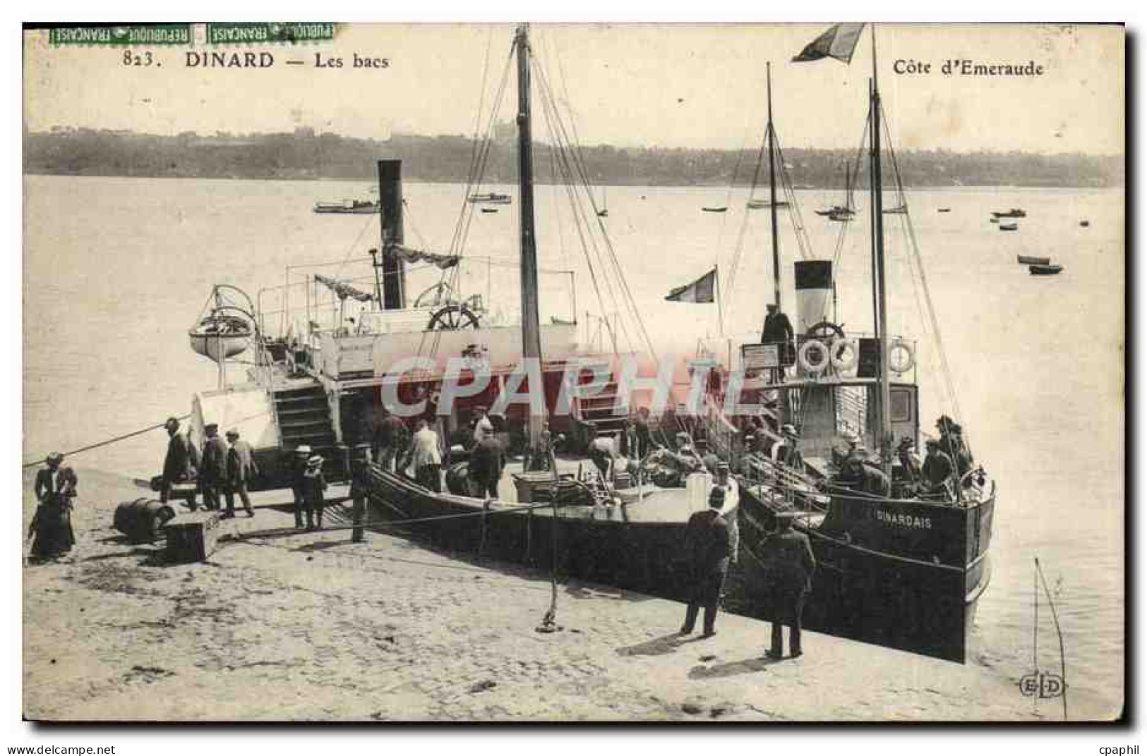 CPA Dinard Les bacs Bateaux