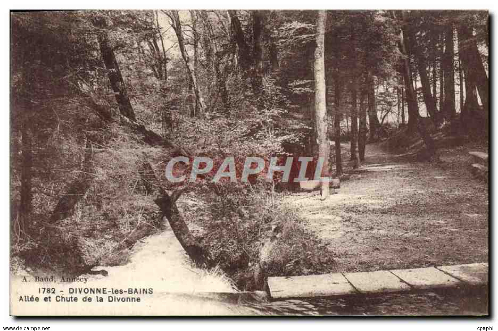 CPA Divonne Les Bains Allee et source de la Divonne