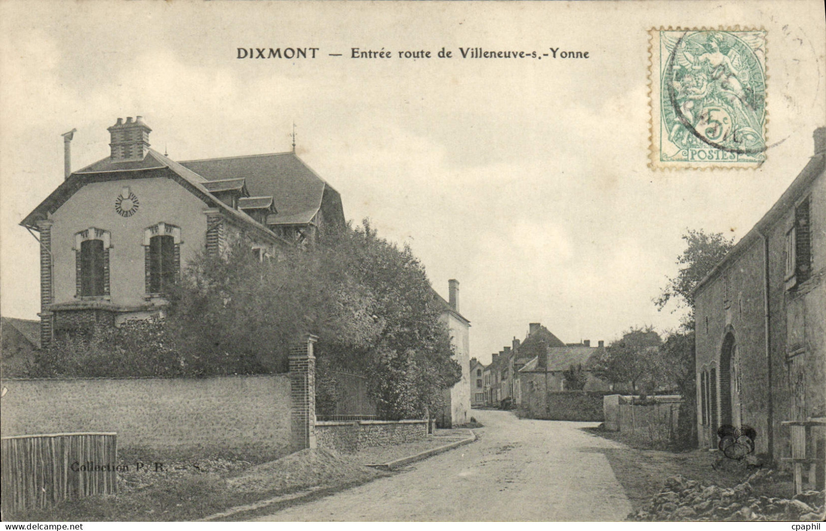 CPA Dixmont Entree Route De Villeneuve S yonne