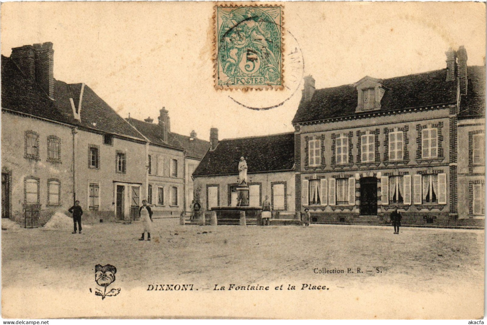 CPA Dixmont la Fontaine et la Place (1478509)