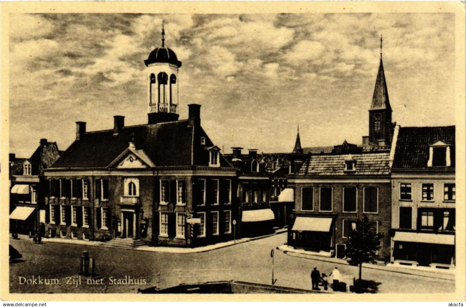 CPA Dokkum Zijl met Stadhuis NETHERLANDS (729020)