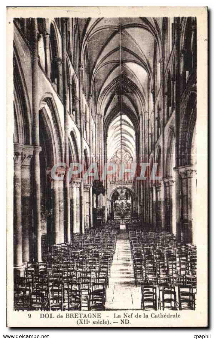 CPA Dol de Bretagne La Nef de la Cathedrale