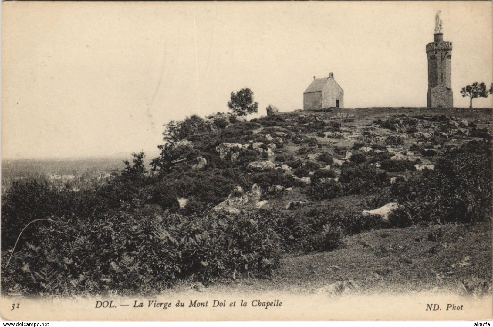 CPA Dol de Bretagne La Vierge du Mont Dol et la Chapelle (1237377)