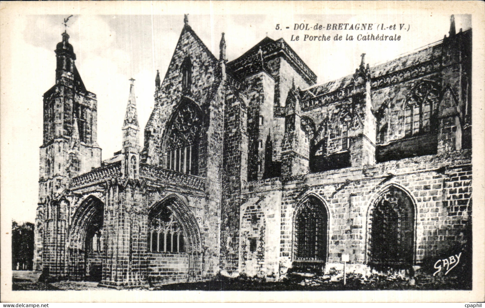 CPA Dol de Bretagne Le Porche de la Cathedrale