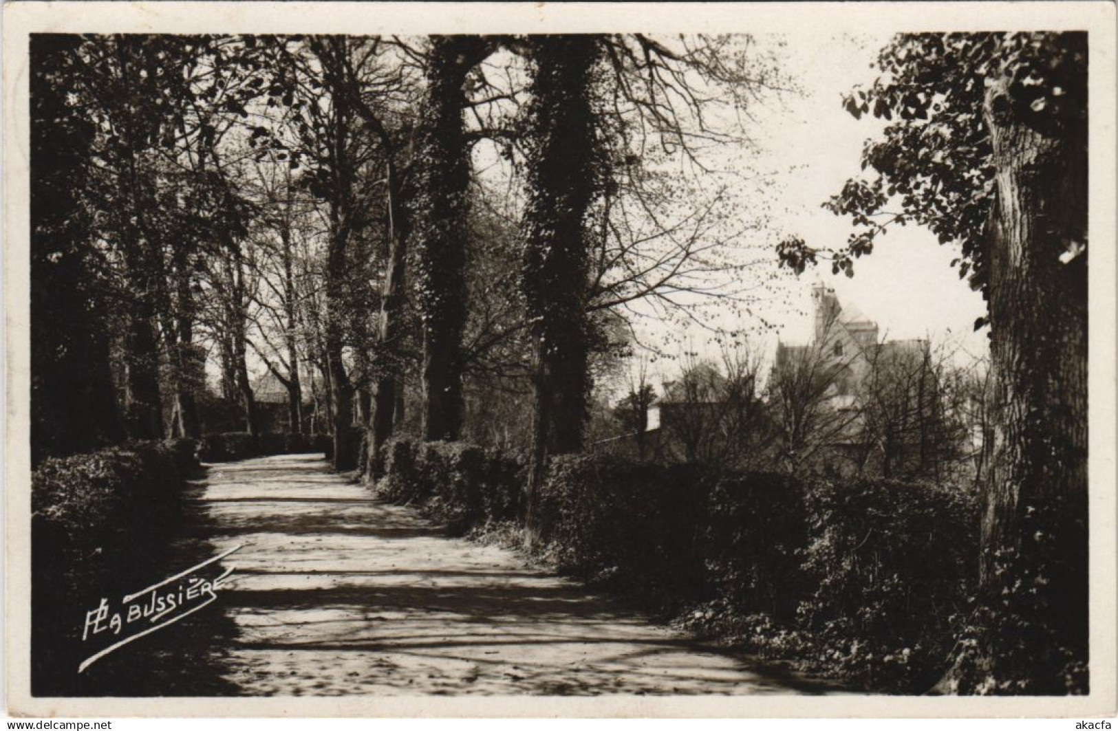 CPA DOL-de-BRETAGNE Les Douves (1252033)