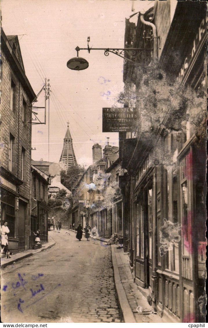 CPA Domfront Grande rue