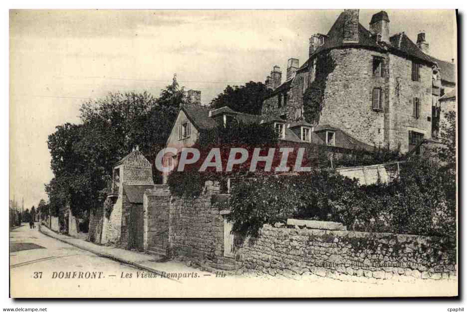 CPA Domfront Les Vieux Remparts